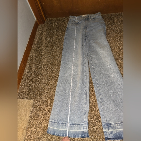 Universal Thread High-Waisted Blue Jeans NWOT - Picture 3 of 6